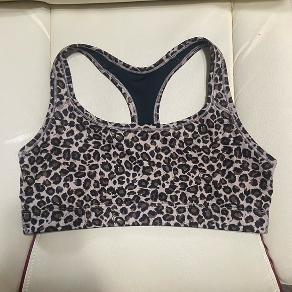 GAP EUC animal print medium impact sports bra size M w/ key pocket - Picture 1 of 5